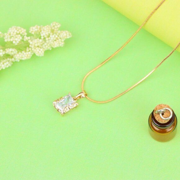 "Elegant Rose Gold Pendant with Rectangle Crystal and Filigree Frame, XPPT1383 - Picture 11 of 13